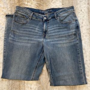 Maurice’s Mid rise straight leg 16W